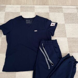 FIGS Navy Scrub Set Size S